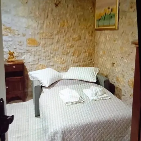 La Casa Di Bella.Ένα Πέτρινο Σπίτι Με Barbecue Holiday home *